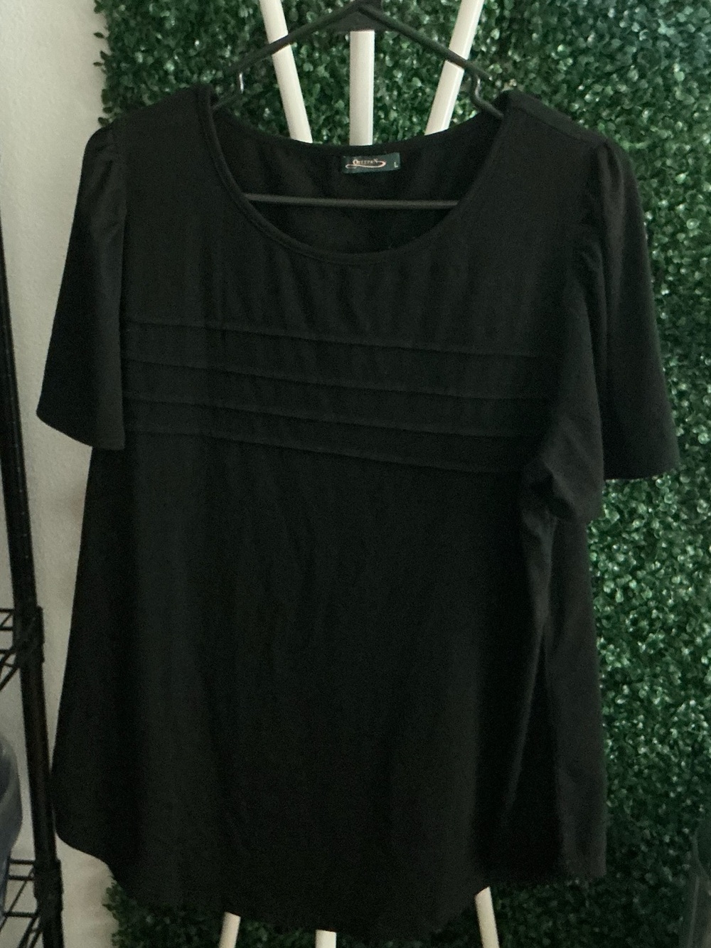Black Women’s Pintuck Detail Short Sleeve Top
